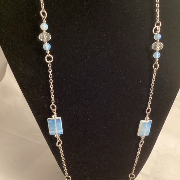 Long silver tone metallic necklace with translucent acrylic beads - Picture 3 of 5